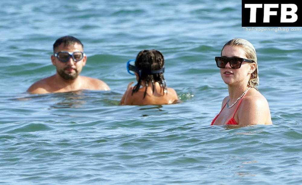 Alessia Russo is Pictured Relaxing on Holiday in Italy - #5
