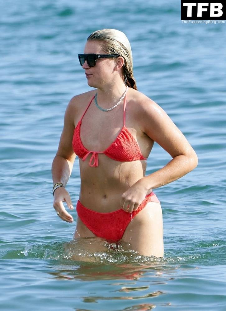 Alessia Russo is Pictured Relaxing on Holiday in Italy - #30