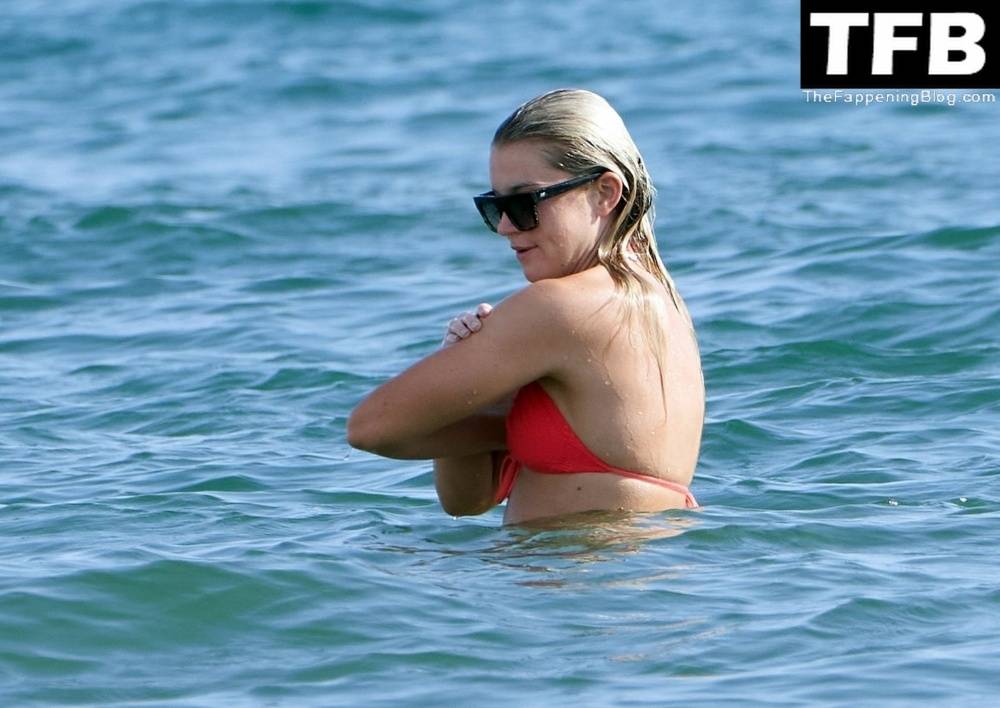Alessia Russo is Pictured Relaxing on Holiday in Italy - #40