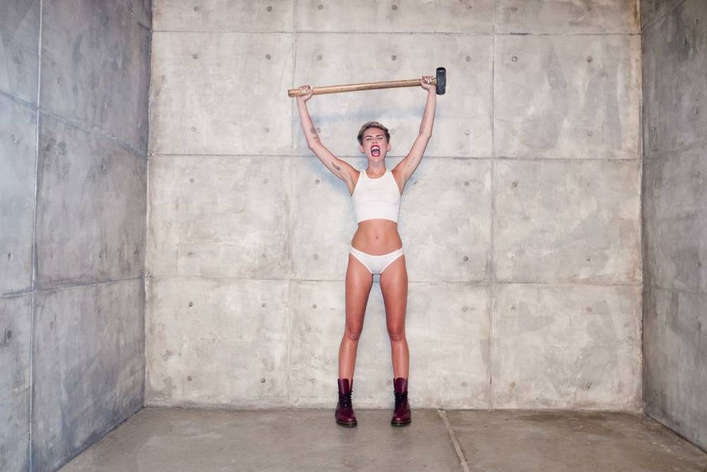 Miley Cyrus See-Through Panties BTS Set Leaked - #10