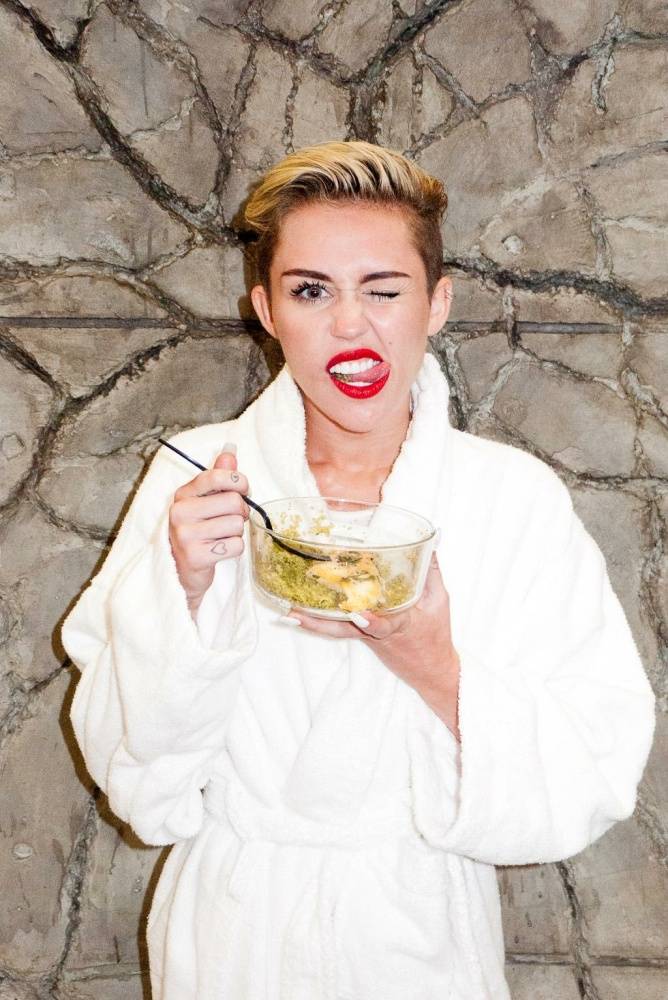 Miley Cyrus See-Through Panties BTS Set Leaked - #5