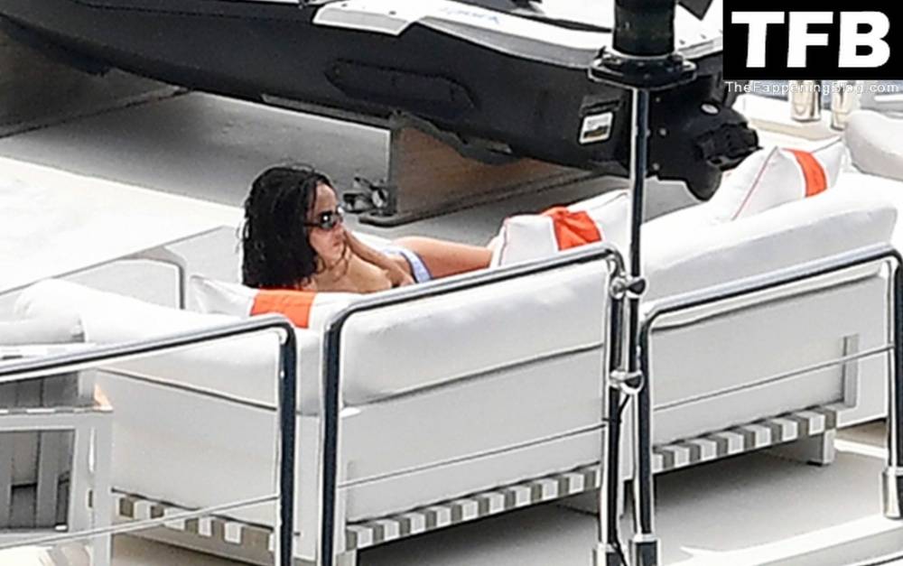 Zoe Kravitz Goes Topless While Enjoying a Summer Holiday on a Luxury Yacht in Positano - #8