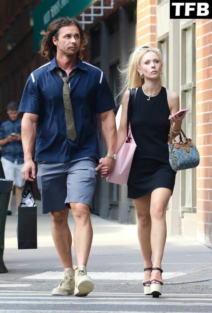Juno Temple Holds Hands with Her Mystery Boyfriend in NYC - #8