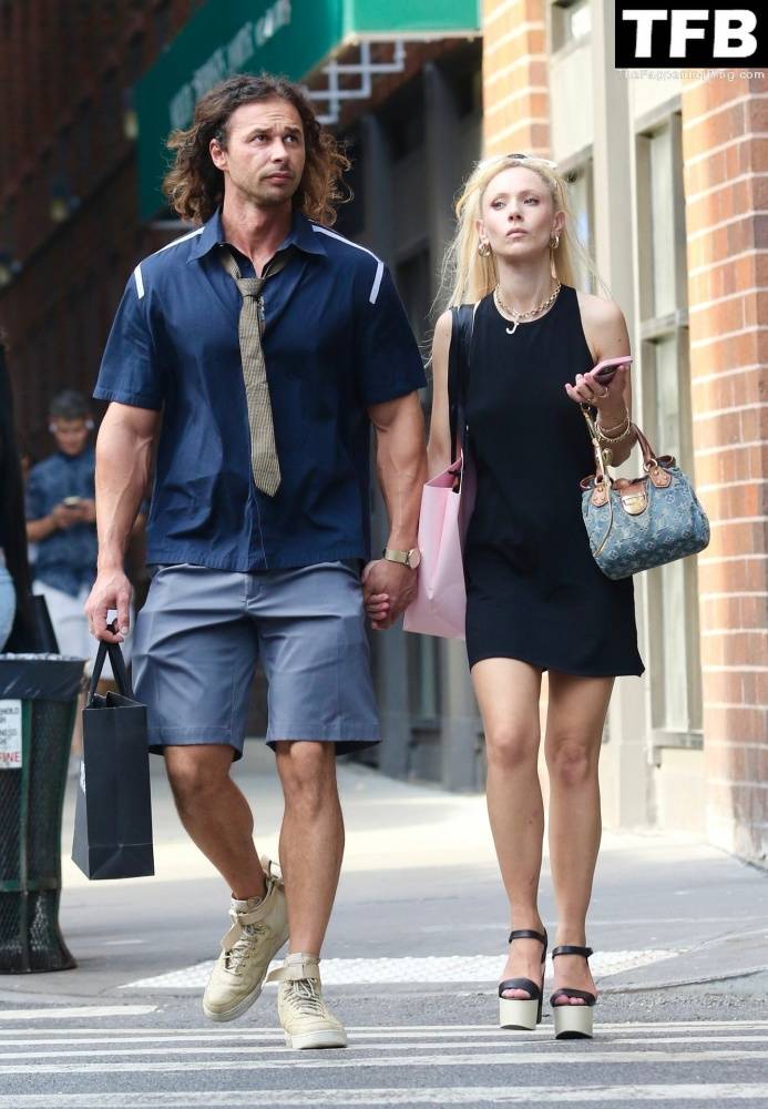 Juno Temple Holds Hands with Her Mystery Boyfriend in NYC - #7