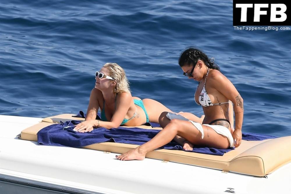 Ella Ding & Domenica Calarco Show Off Their Nude Tits While on Holiday on the Amalfi Coast - #29