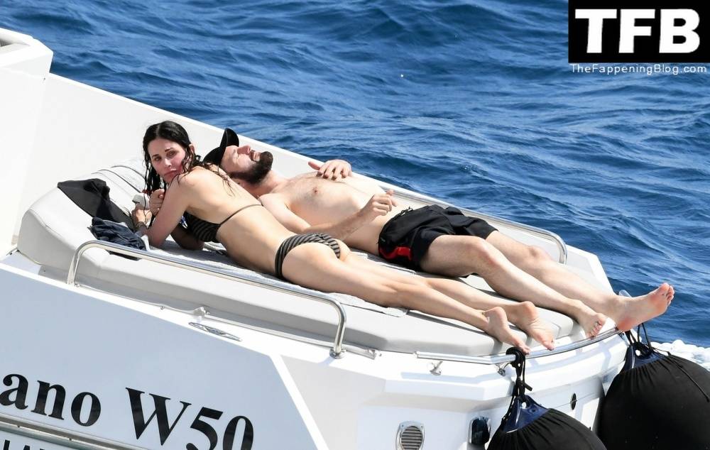 Courteney Cox Enjoys the Summer Holiday with Johnny McDaid in Positano - #14