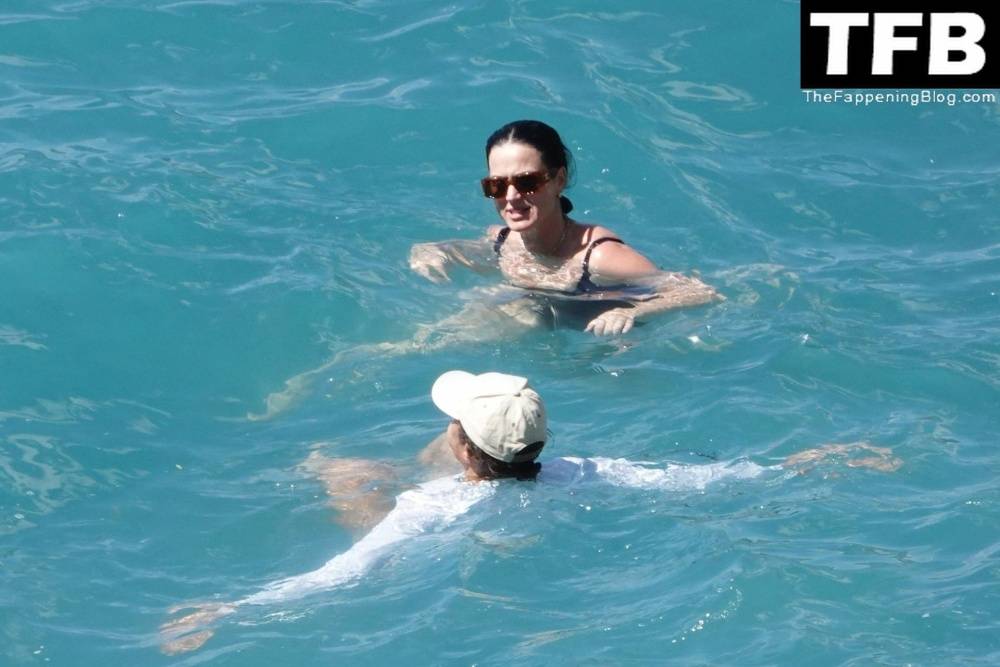 Katy Perry & Orlando Bloom Enjoy Their Summer Vacation on Positano - #36