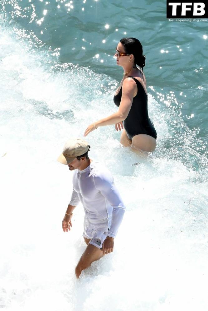 Katy Perry & Orlando Bloom Enjoy Their Summer Vacation on Positano - #98