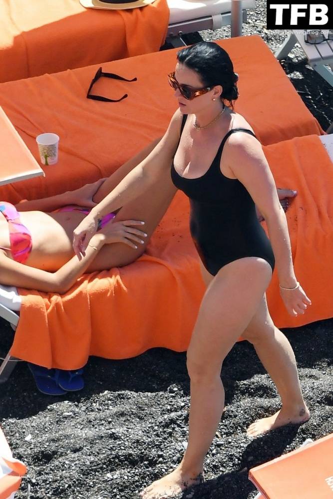 Katy Perry & Orlando Bloom Enjoy Their Summer Vacation on Positano - #93