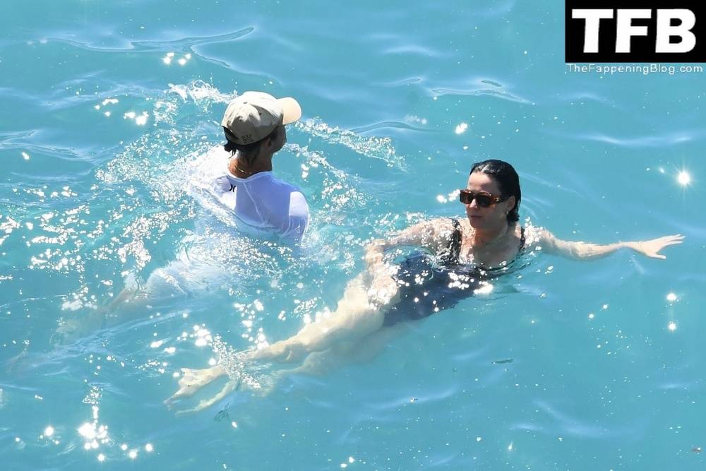 Katy Perry & Orlando Bloom Enjoy Their Summer Vacation on Positano - #24