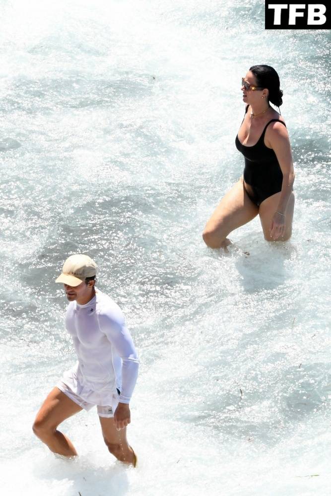Katy Perry & Orlando Bloom Enjoy Their Summer Vacation on Positano - #6