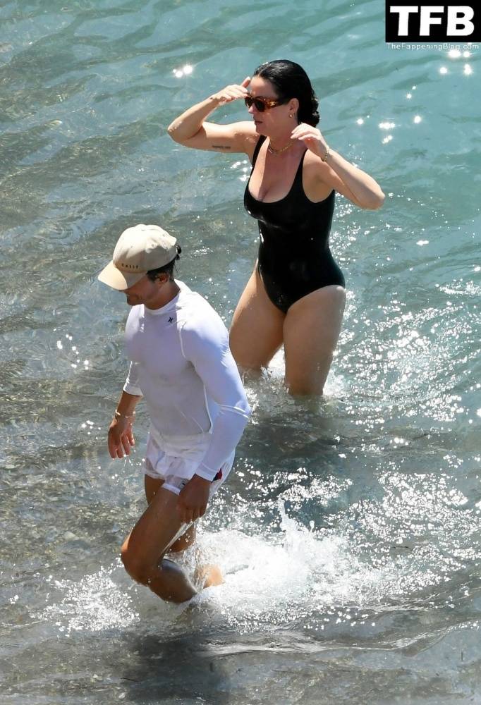 Katy Perry & Orlando Bloom Enjoy Their Summer Vacation on Positano - #20