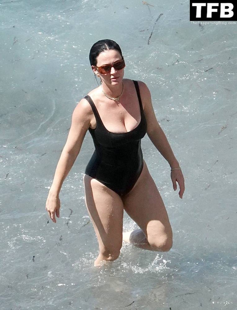 Katy Perry & Orlando Bloom Enjoy Their Summer Vacation on Positano - #42