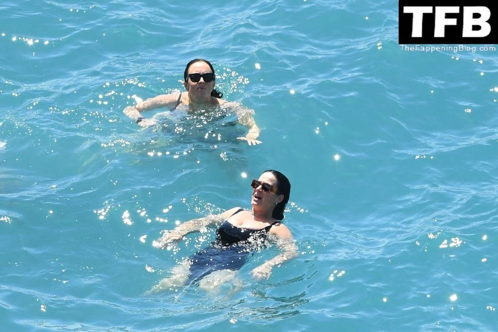 Katy Perry & Orlando Bloom Enjoy Their Summer Vacation on Positano - #85