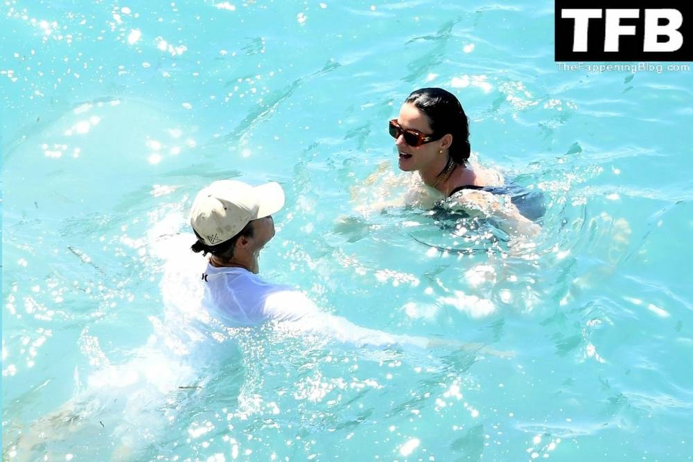 Katy Perry & Orlando Bloom Enjoy Their Summer Vacation on Positano - #27