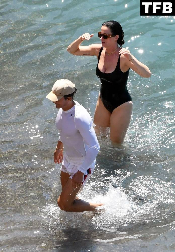 Katy Perry & Orlando Bloom Enjoy Their Summer Vacation on Positano - #90