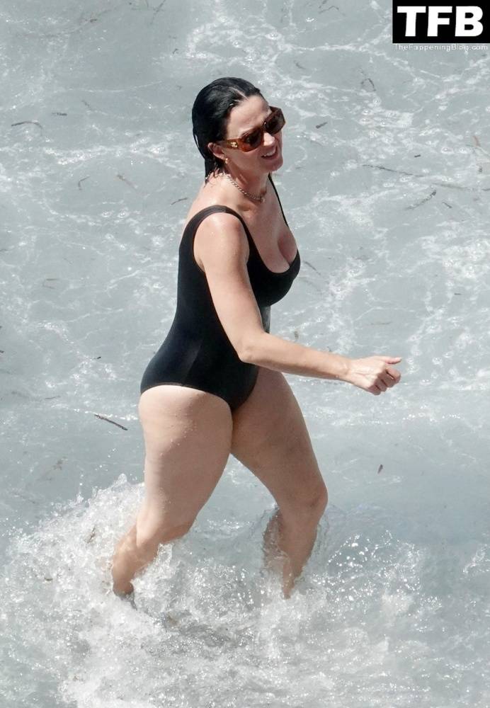 Katy Perry & Orlando Bloom Enjoy Their Summer Vacation on Positano - #77