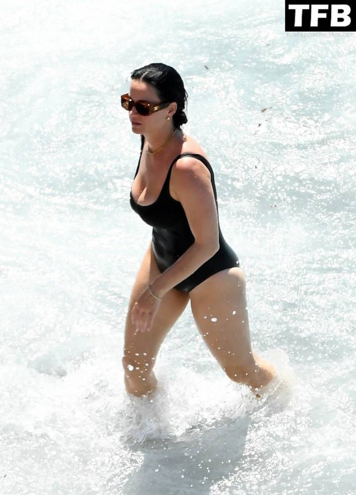 Katy Perry & Orlando Bloom Enjoy Their Summer Vacation on Positano - #45