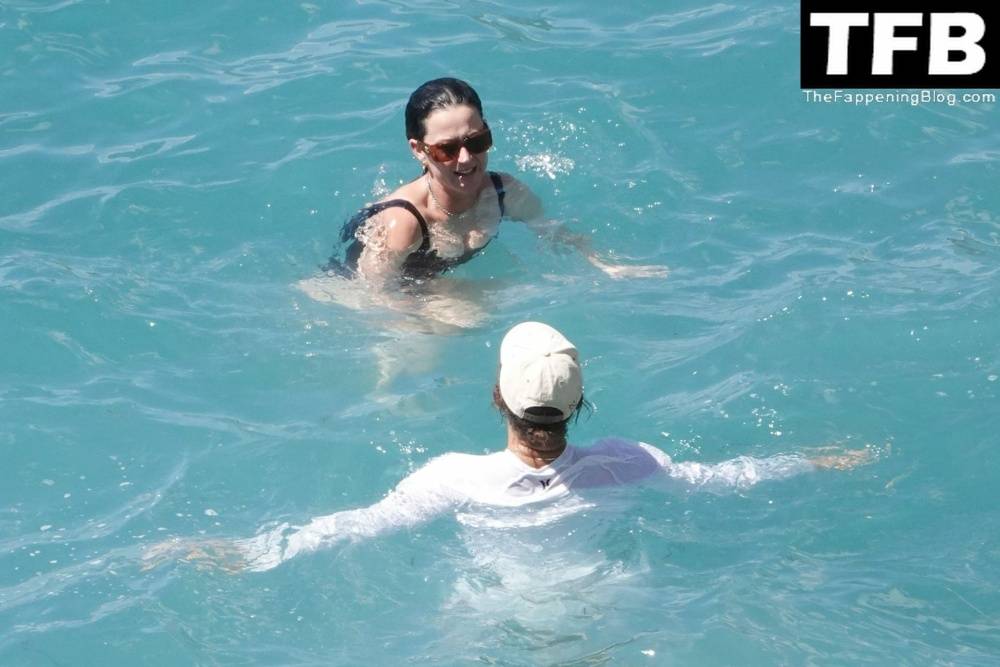 Katy Perry & Orlando Bloom Enjoy Their Summer Vacation on Positano - #21