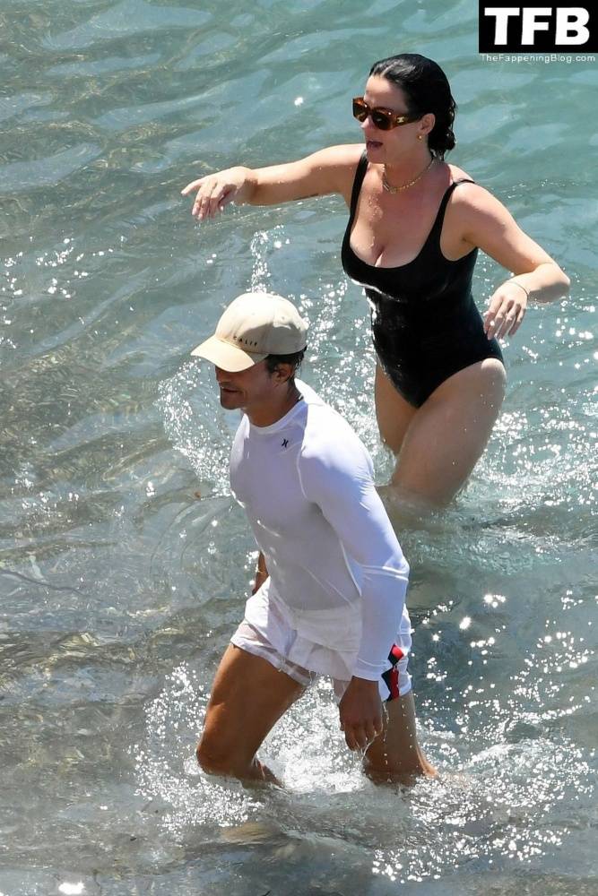 Katy Perry & Orlando Bloom Enjoy Their Summer Vacation on Positano - #22