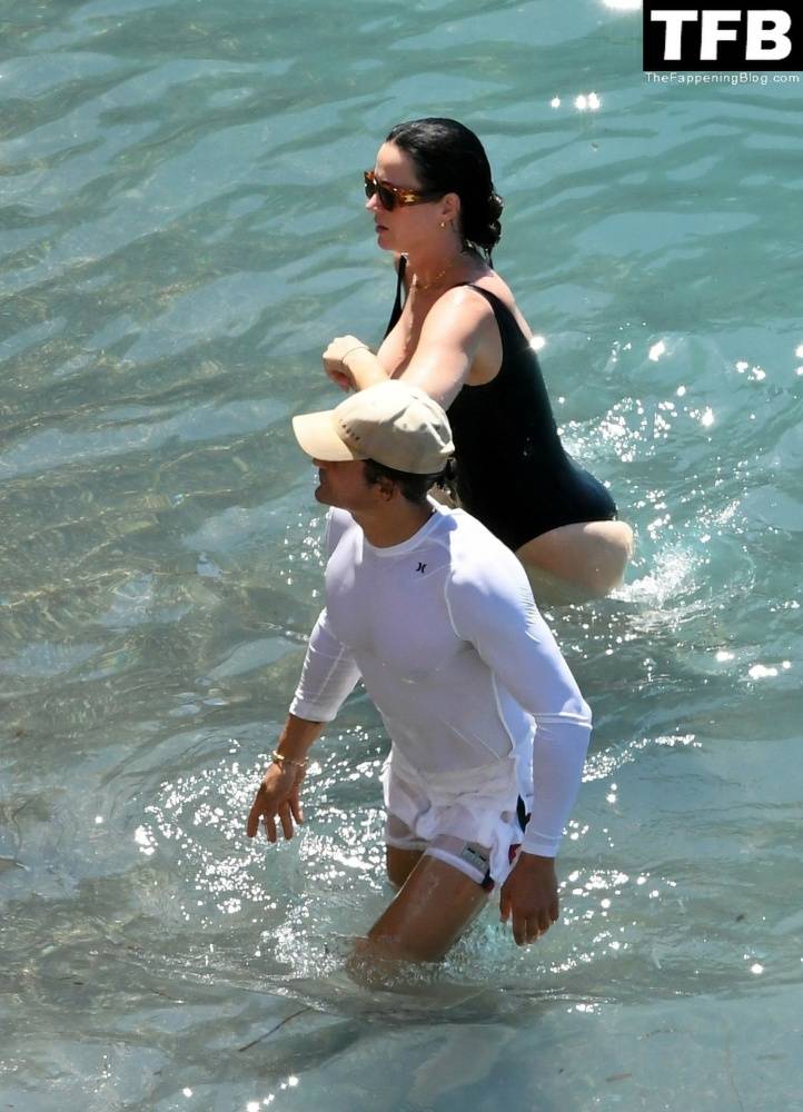 Katy Perry & Orlando Bloom Enjoy Their Summer Vacation on Positano - #38