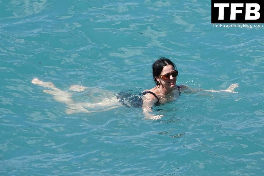 Katy Perry & Orlando Bloom Enjoy Their Summer Vacation on Positano - #32