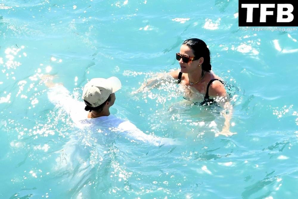 Katy Perry & Orlando Bloom Enjoy Their Summer Vacation on Positano - #92