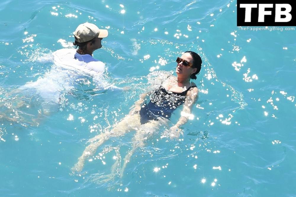 Katy Perry & Orlando Bloom Enjoy Their Summer Vacation on Positano - #64