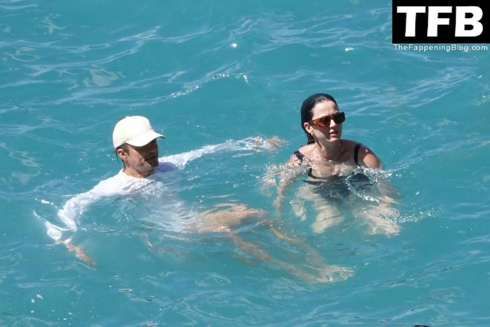 Katy Perry & Orlando Bloom Enjoy Their Summer Vacation on Positano - #78