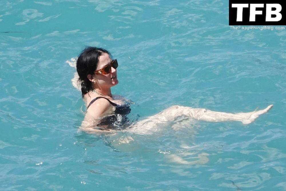 Katy Perry & Orlando Bloom Enjoy Their Summer Vacation on Positano - #17