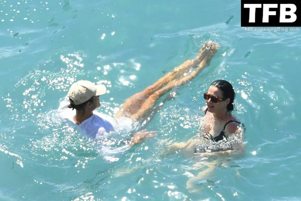 Katy Perry & Orlando Bloom Enjoy Their Summer Vacation on Positano - #54