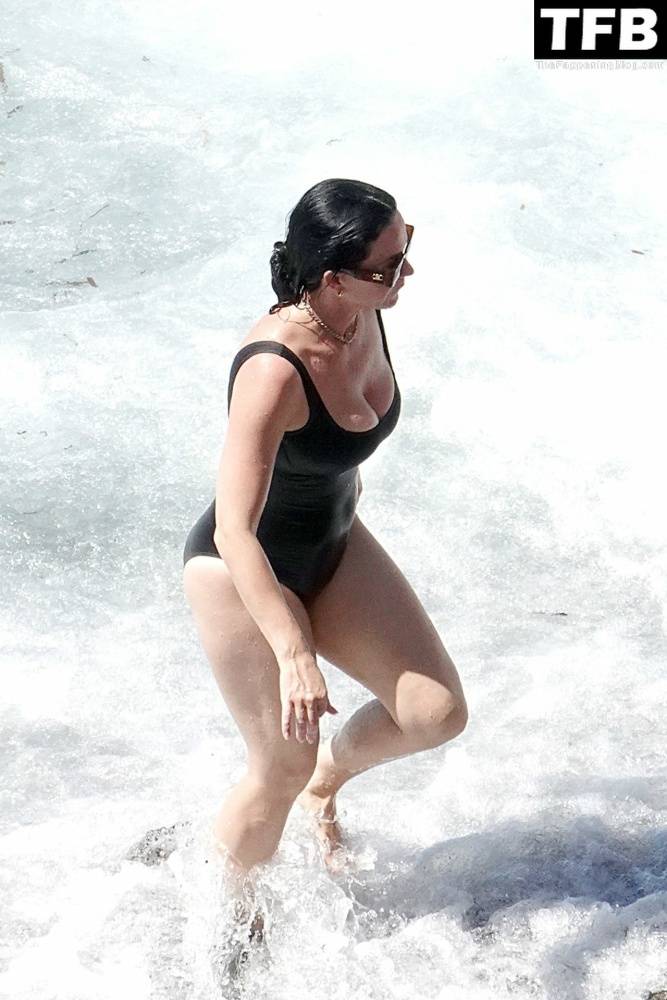 Katy Perry & Orlando Bloom Enjoy Their Summer Vacation on Positano - #31