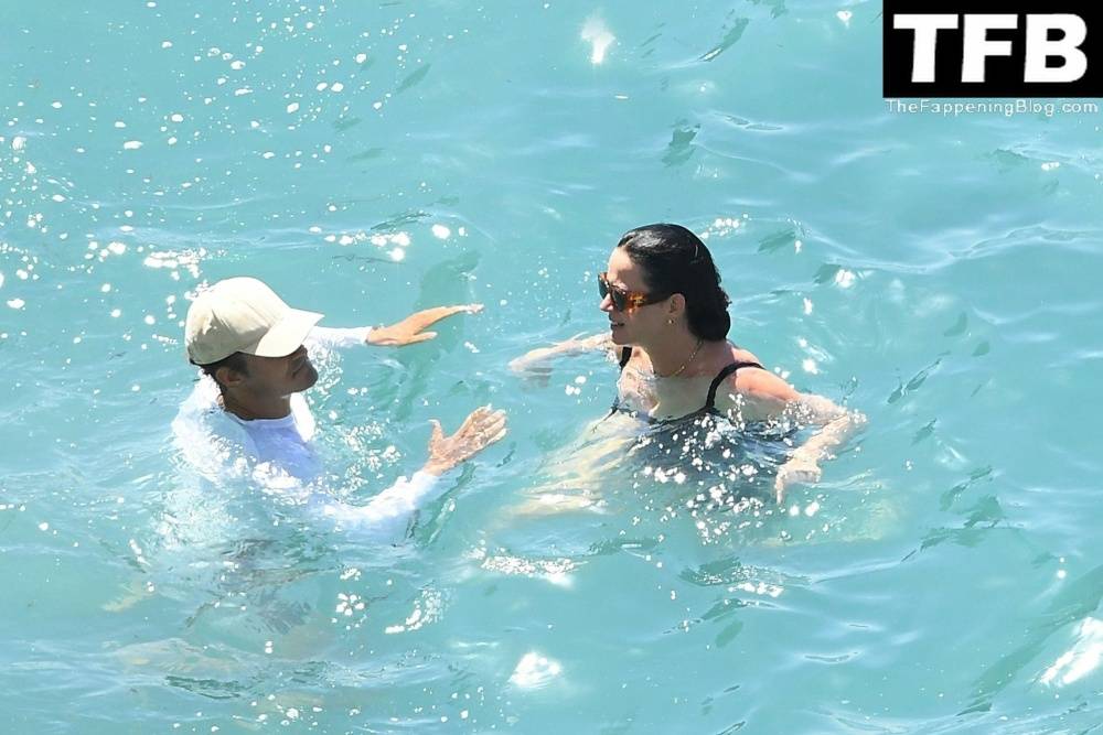 Katy Perry & Orlando Bloom Enjoy Their Summer Vacation on Positano - #73
