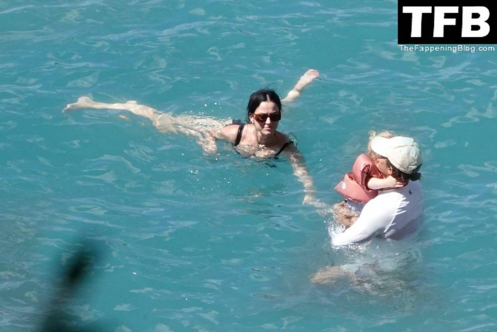 Katy Perry & Orlando Bloom Enjoy Their Summer Vacation on Positano - #28