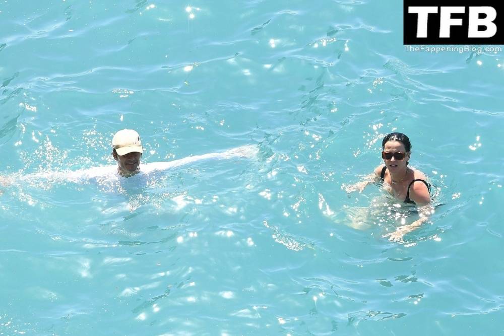 Katy Perry & Orlando Bloom Enjoy Their Summer Vacation on Positano - #15