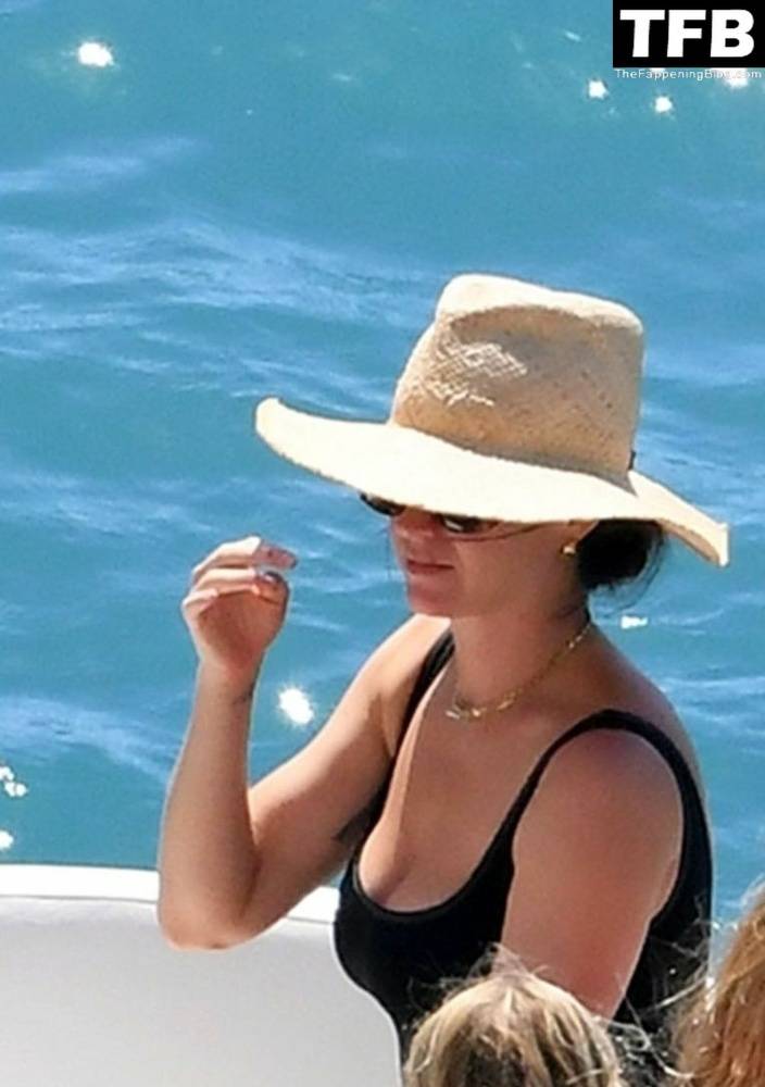 Katy Perry & Orlando Bloom Enjoy Their Summer Vacation on Positano - #8