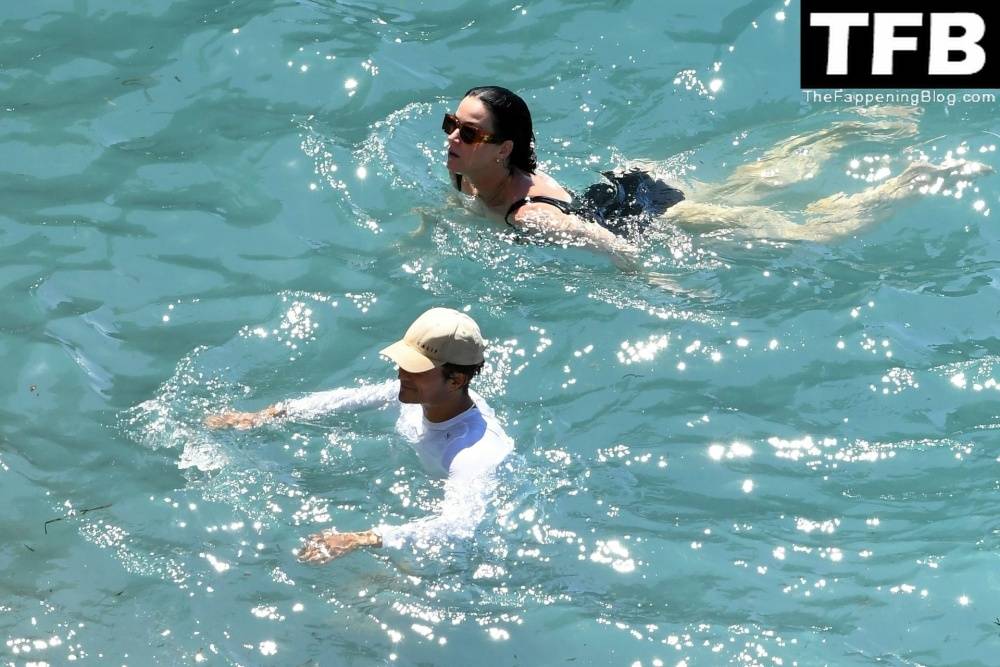 Katy Perry & Orlando Bloom Enjoy Their Summer Vacation on Positano - #37