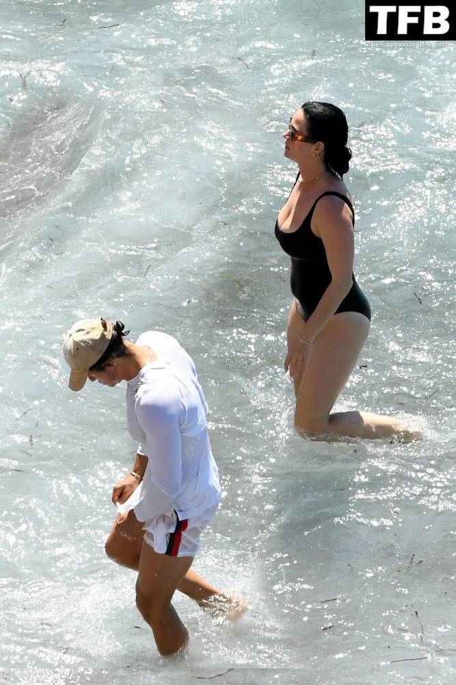 Katy Perry & Orlando Bloom Enjoy Their Summer Vacation on Positano - #51