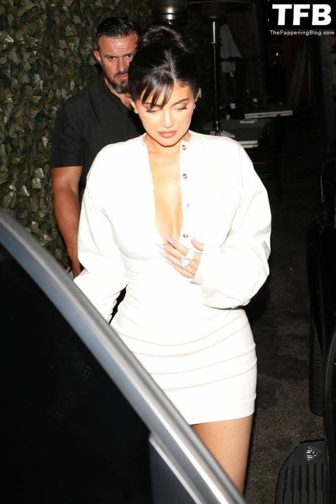 Kylie Jenner Showcases Her Svelte Figure in All-White - #26