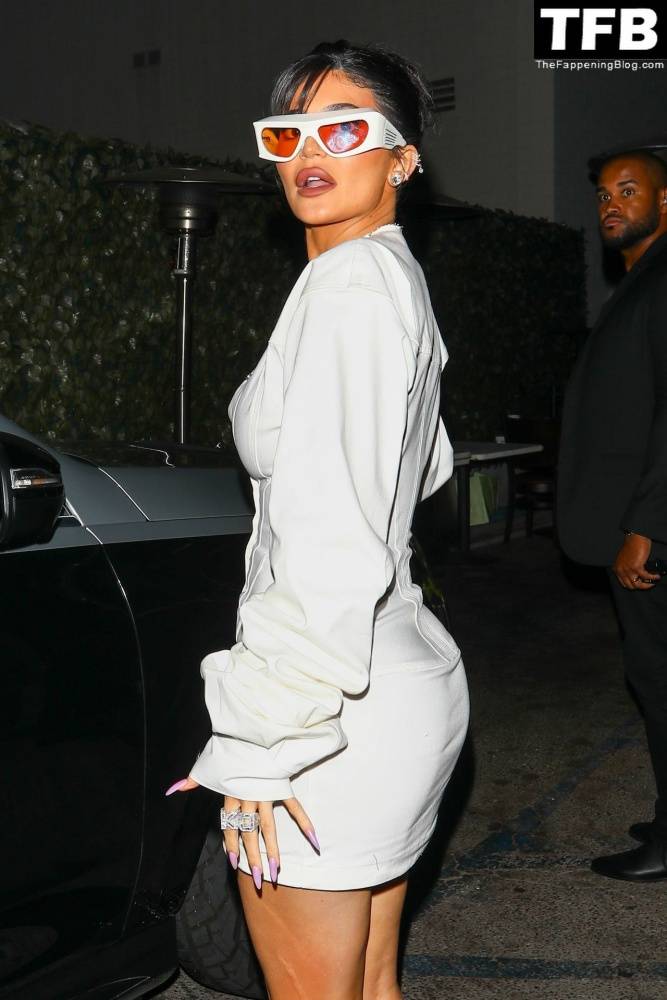 Kylie Jenner Showcases Her Svelte Figure in All-White - #36