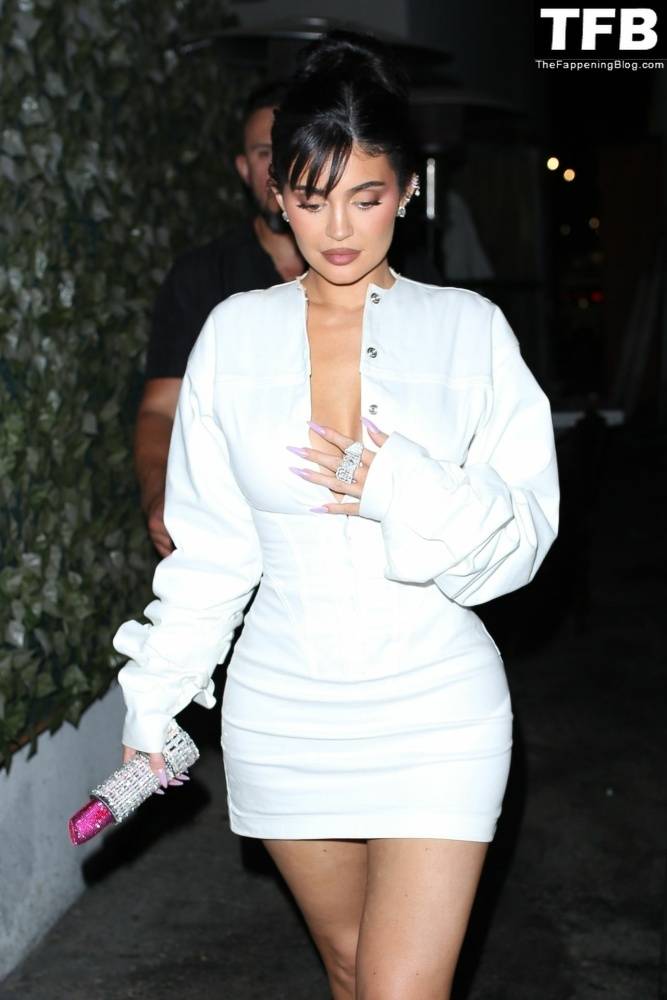 Kylie Jenner Showcases Her Svelte Figure in All-White - #34