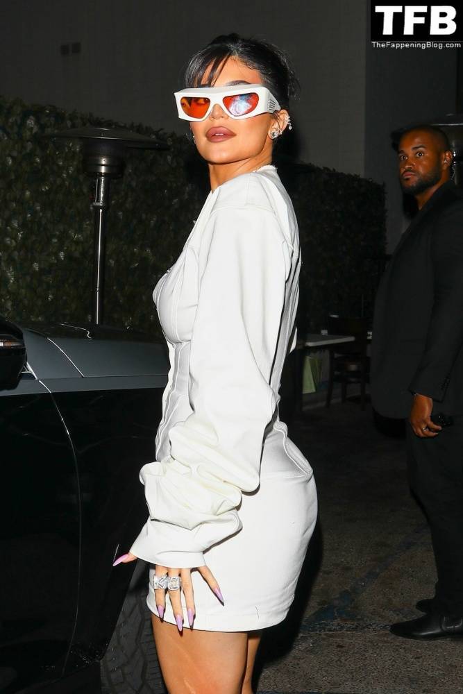 Kylie Jenner Showcases Her Svelte Figure in All-White - #54