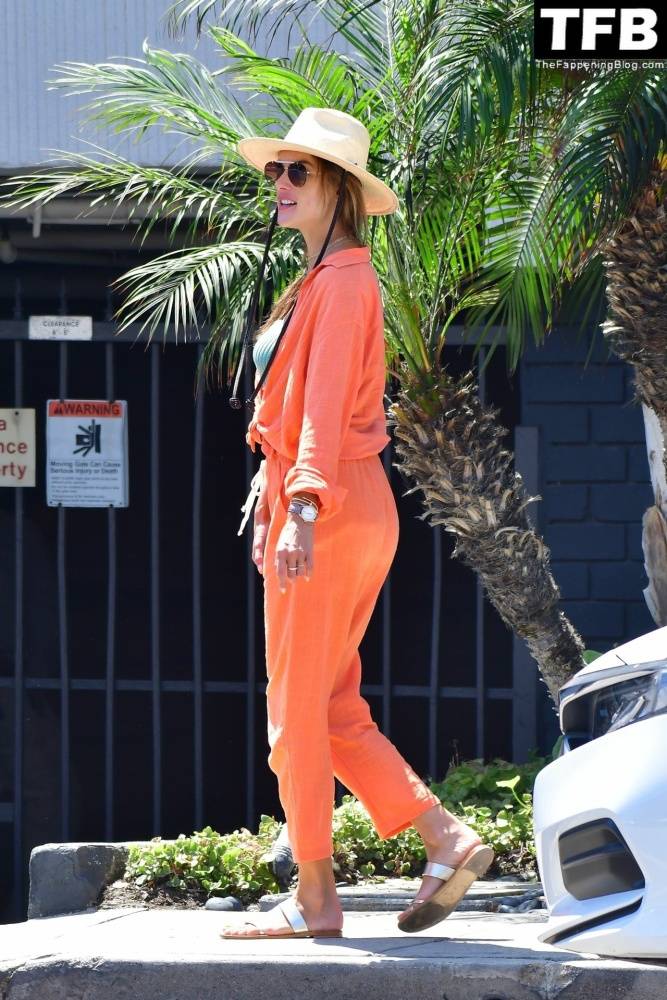 Alessandra Ambrosio Takes Her Daughter Out for Lunch in Malibu - #20