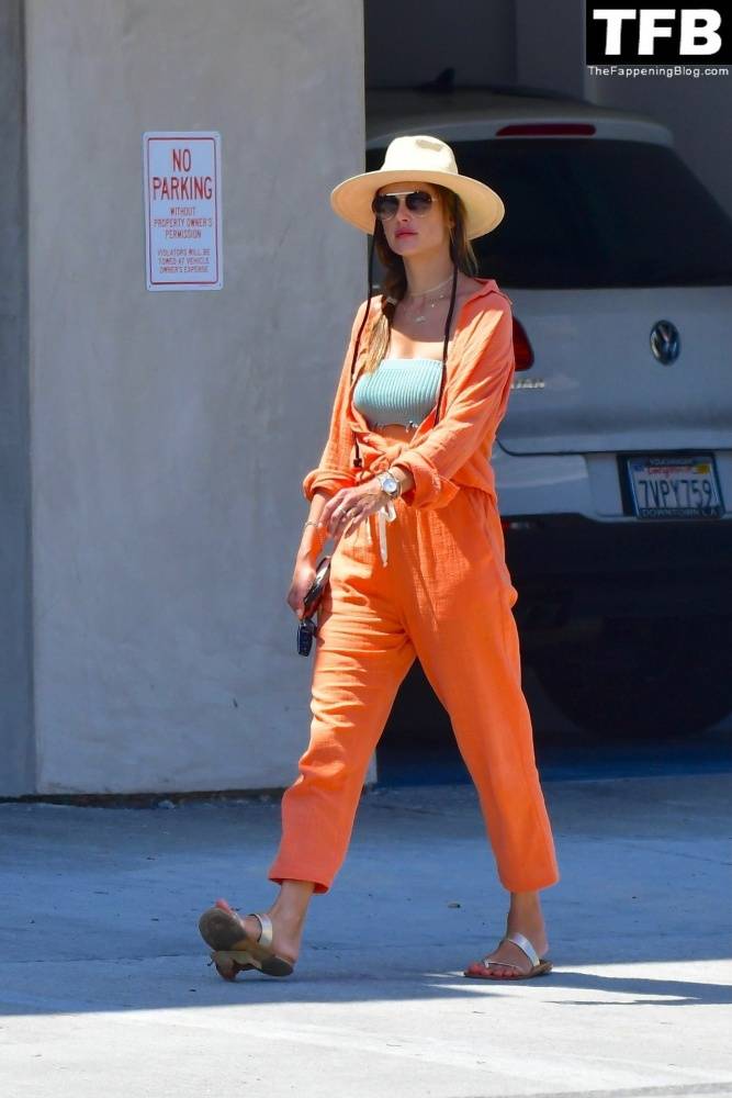Alessandra Ambrosio Takes Her Daughter Out for Lunch in Malibu - #33