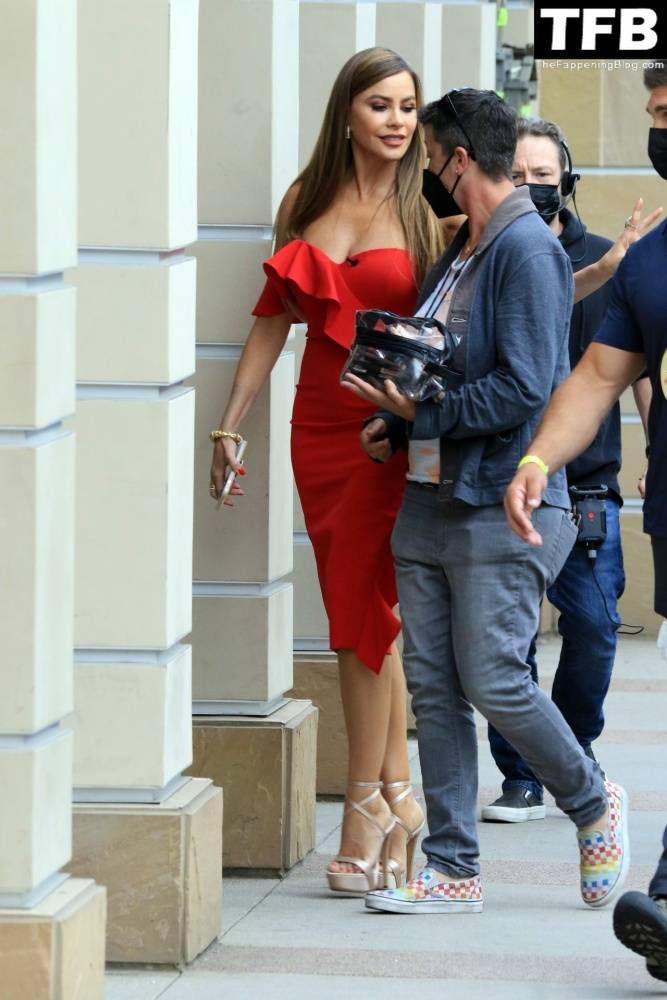 Sofia Vergara Wows in a Bright Red Dress in California - #4