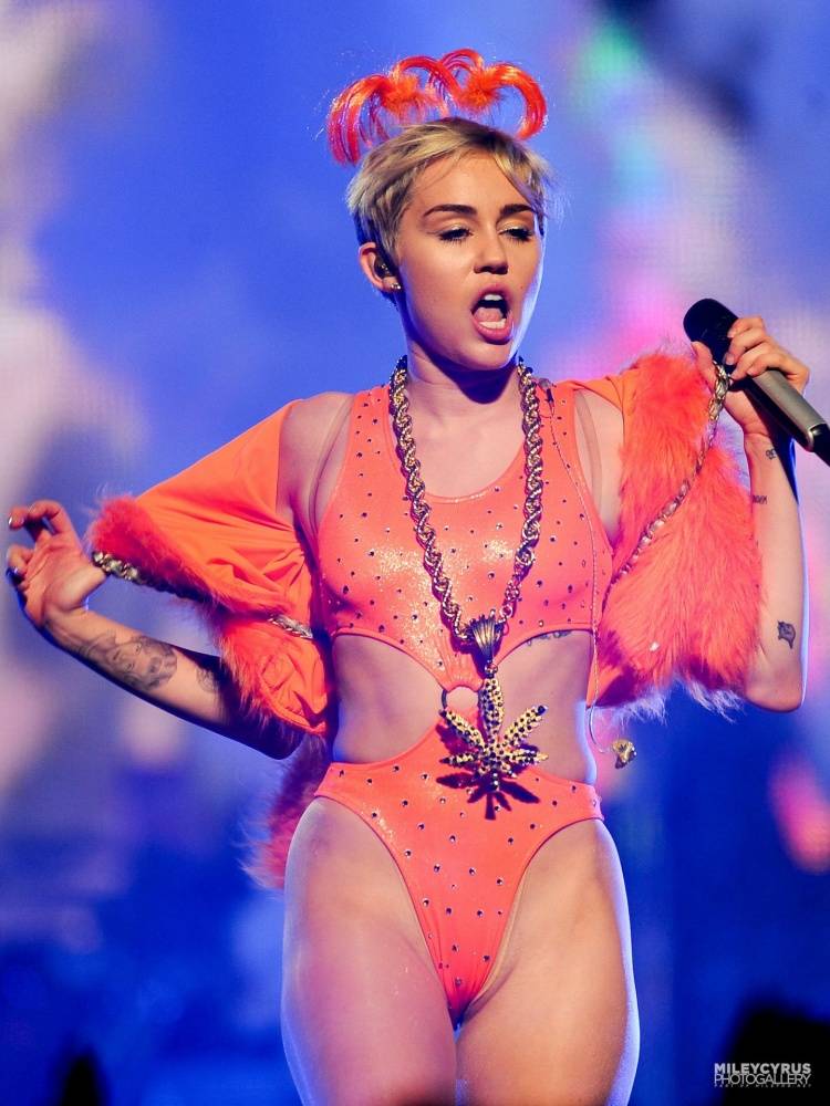 Miley Cyrus (mileycyrus) Nude OnlyFans Leaks (11 Photos) - #5