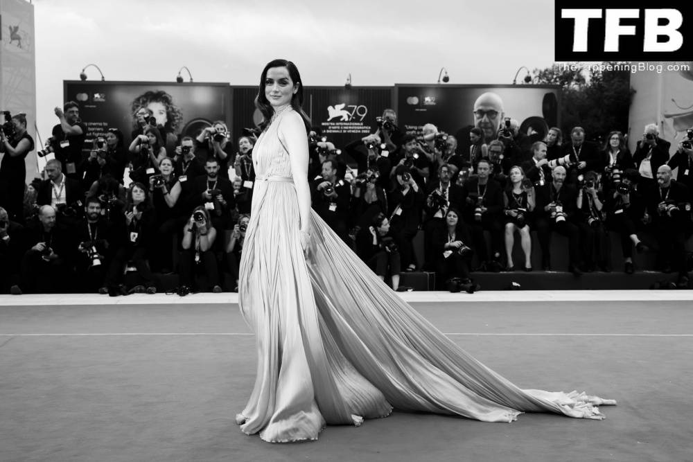 Ana de Armas Stuns on the Red Carpet at the 79th Venice International Film Festival - #4