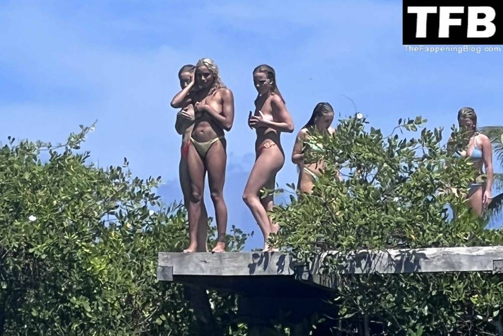Salah Brooks, Charly Jordan, Emma Brooks, Olivia Ponton Pose Completely Naked in Mexico - #12