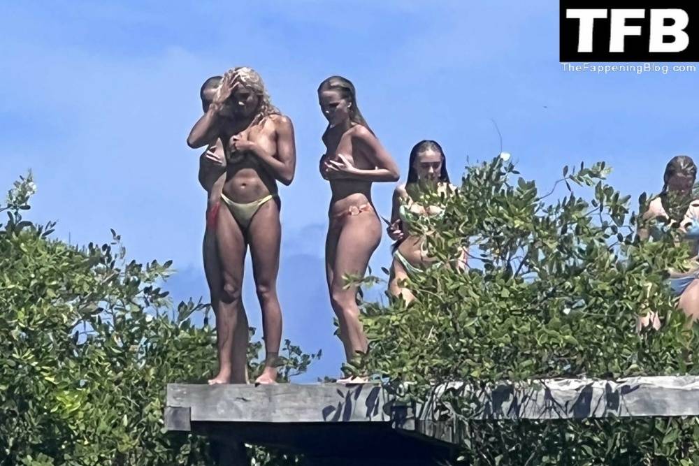 Salah Brooks, Charly Jordan, Emma Brooks, Olivia Ponton Pose Completely Naked in Mexico - #20