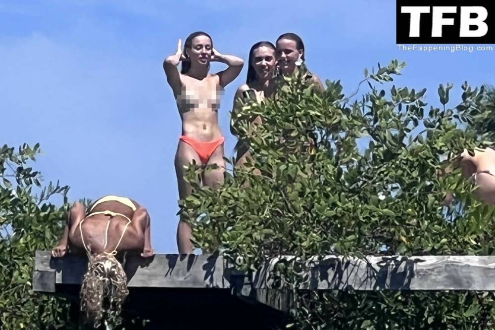 Salah Brooks, Charly Jordan, Emma Brooks, Olivia Ponton Pose Completely Naked in Mexico - #30